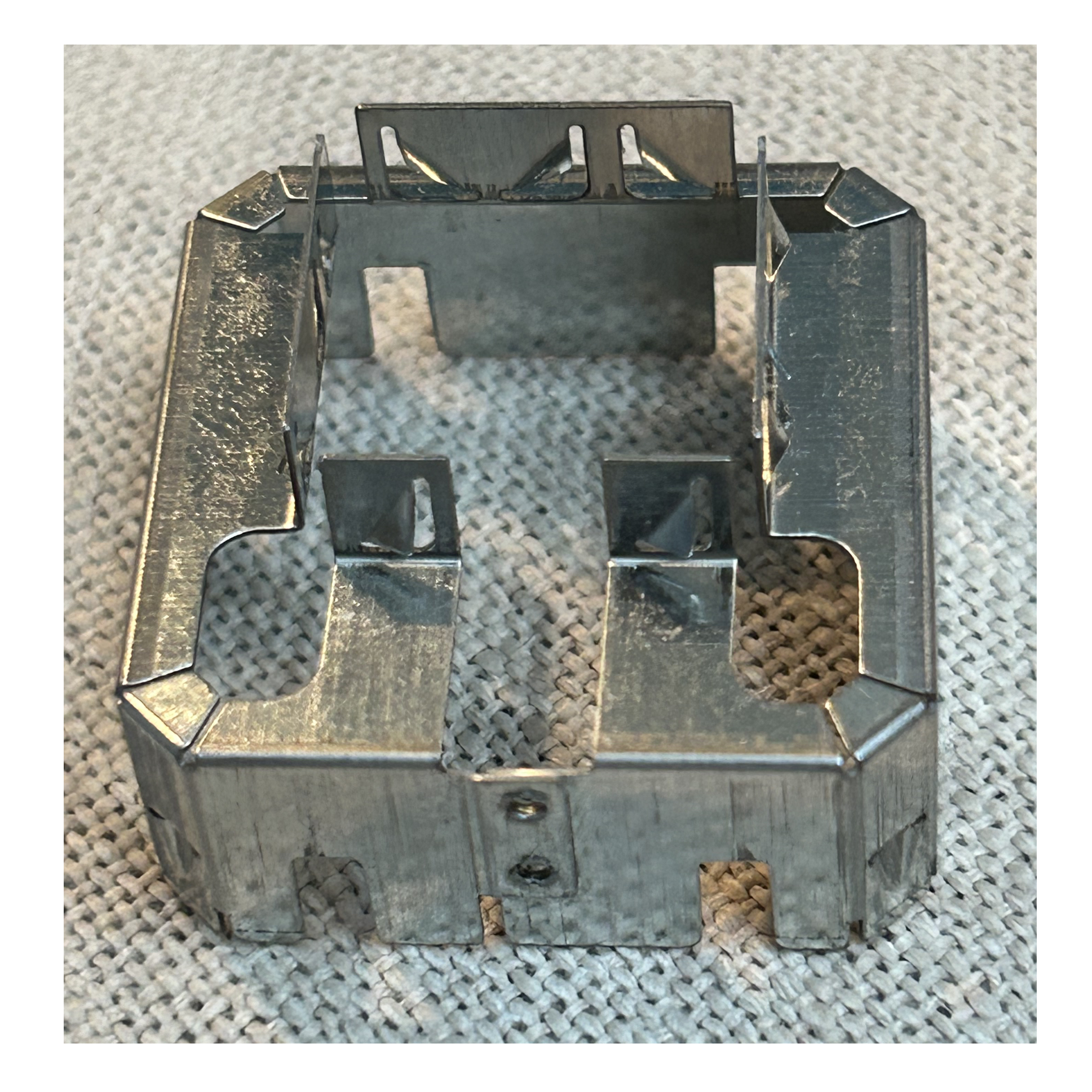 由協易伺服沖床所生產的一項工件